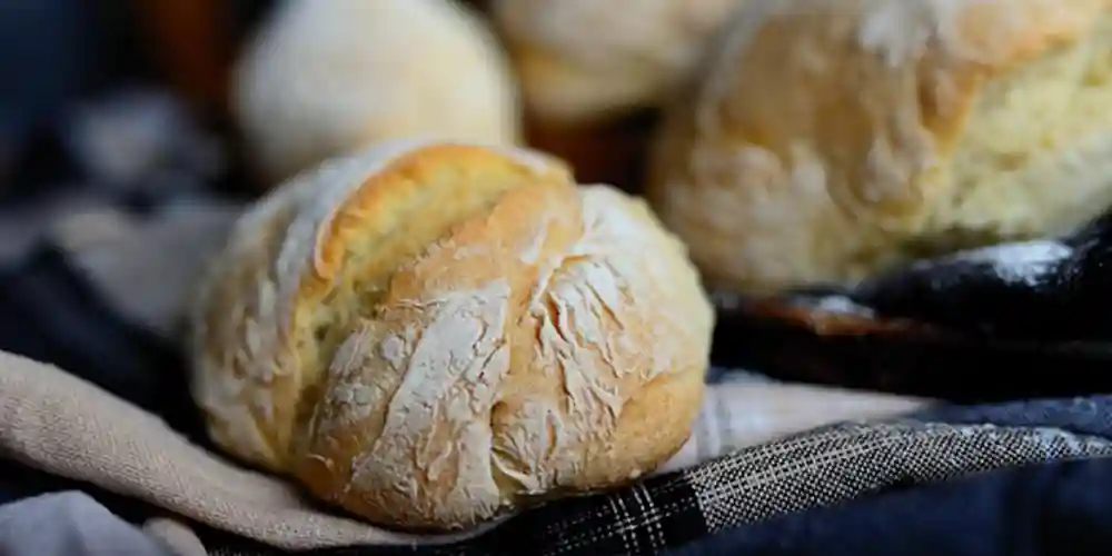 バターロールとチャバタ