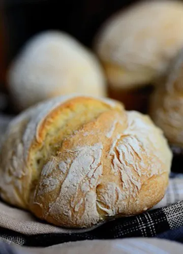 バターロールとチャバタ